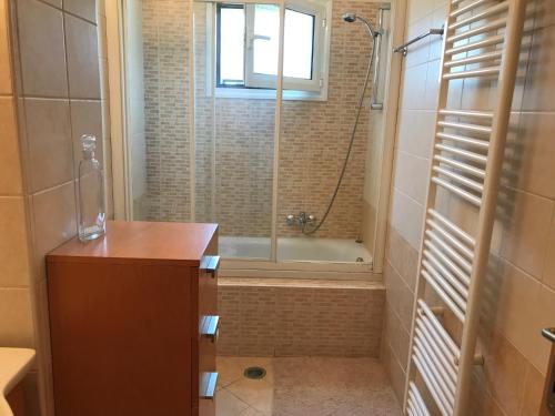 Ένα μπάνιο στο Villa Nino