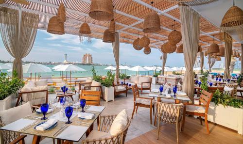 Restaurant ou autre lieu de restauration dans l'établissement Radisson Blu Hotel & Resort, Abu Dhabi Corniche