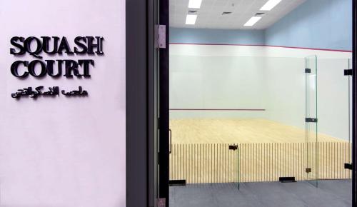 Tennis ou squash au sein de le complexe hôtelier ou à proximité