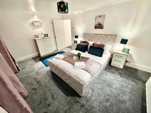 Posezení v ubytování Traditional cosy PET FRIENDLY cottage by the canal with Cymru Holidays