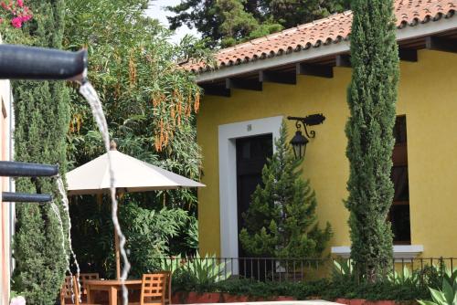 Κήπος έξω από το Villas Catalina