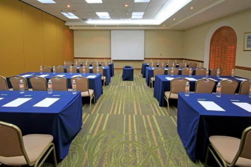 El área de trabajo o centro de convenciones de Holiday Inn Monclova by IHG