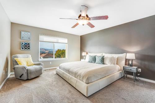 a bedroom with a bed and a ceiling fan at I Spy The Enchantments in East Wenatchee