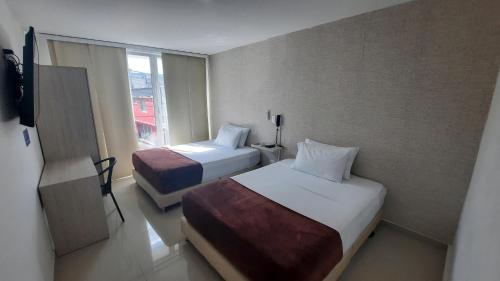 Postel nebo postele na pokoji v ubytování Bayit Tov Circunvalar Hotel