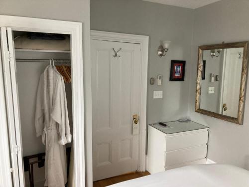 Et badeværelse på Prince Albert Guest House, Provincetown