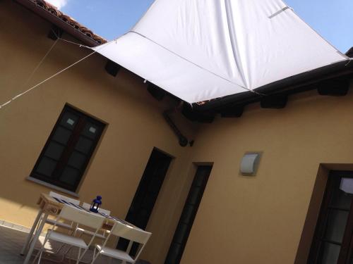 a large white umbrella on the side of a house at La Casa di Milly in Alba