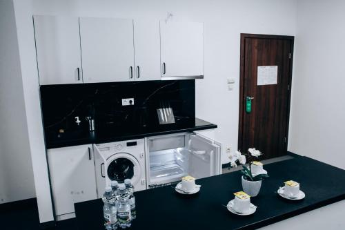 Η κουζίνα ή μικρή κουζίνα στο Apartamenty EXPO Nadarzyn 3Rooms