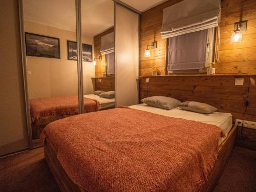 Postel nebo postele na pokoji v ubytování Appartement Valmorel, 3 pièces, 4 personnes - FR-1-356-324