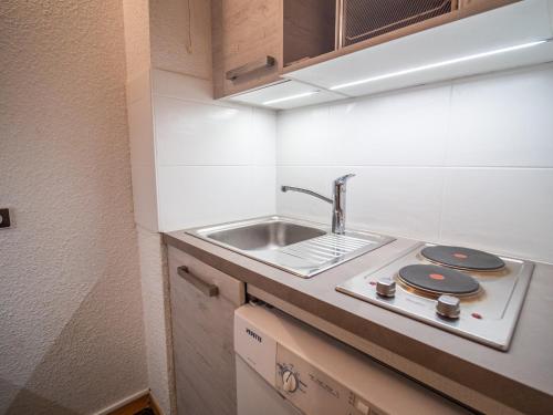 a small kitchen with a sink and a stove at Appartement Valmorel, 1 pièce, 4 personnes - FR-1-356-363 in Valmorel