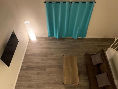 Golden Vegas Condo next to Airport & University