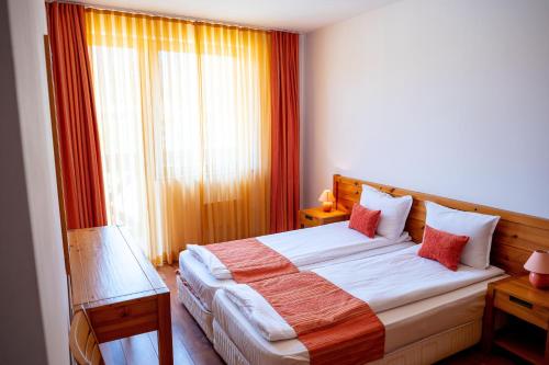 Postel nebo postele na pokoji v ubytování Two bedroom apartments in Murphys Lodge