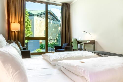 Postel nebo postele na pokoji v ubytování Qube Hotel Bergheim