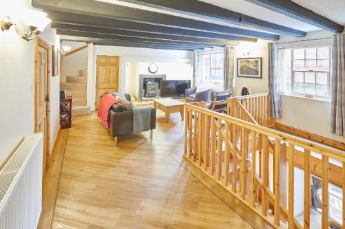una sala de estar con una escalera que conduce a una sala de estar. en Host & Stay - Jacksons Cottage, en Whitby