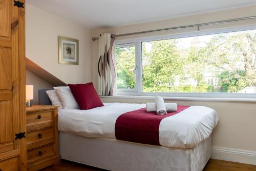 Katil atau katil-katil dalam bilik di 3 Bed Cottage-Parking-Garden-Free Hot Tub Weekends