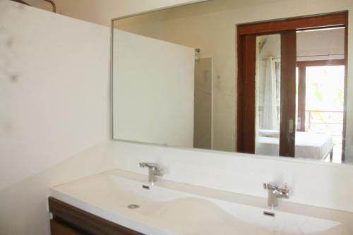 Bagno di Tropical Temple Siargao Resort
