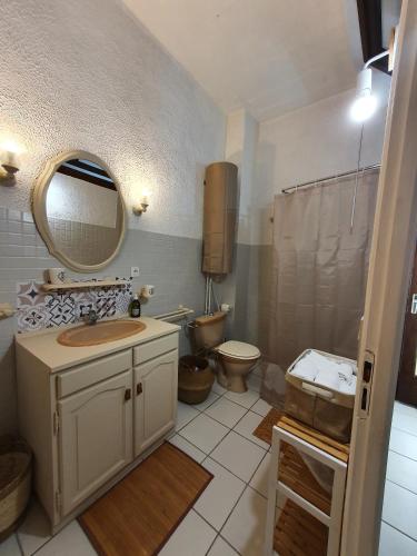 Ένα μπάνιο στο Suite parentale Castillon du Gard