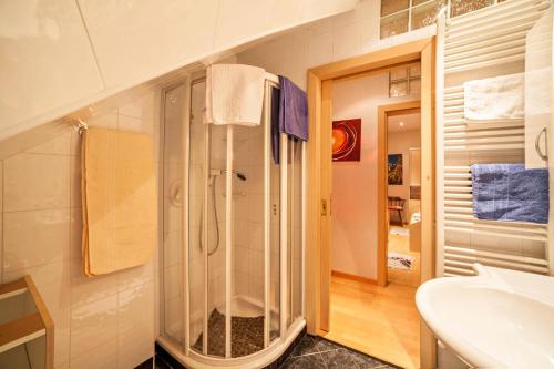 Ένα μπάνιο στο Hoferhof Apartement Bergzauber