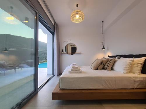 Ένα ή περισσότερα κρεβάτια σε δωμάτιο στο Villa Roya