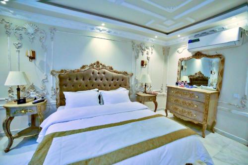 a bedroom with a large bed and a mirror at Arish Luxury Suites in Skardu