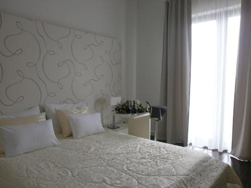 Una cama o camas en una habitación de Zepter Hotel
