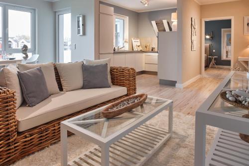 a living room with a couch and a table at Luxus Ferienwohnung Beach Style, traumhafter Seeblick in Fulda