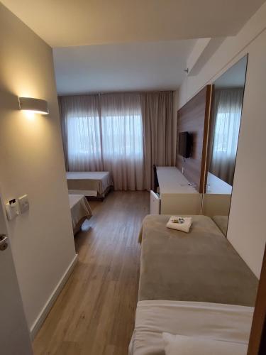 Кровать или кровати в номере Intercity Gravataí