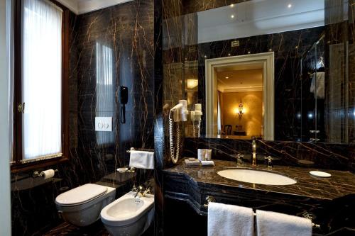 Hotel Ai Reali - Small Luxury Hotels of the World photo 41