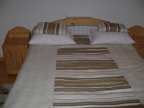 a bed with two pillows and a blanket on it at Glanz in Yaremche