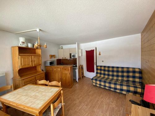 Appartement Montgenèvre, 2 pièces, 6 personnes - FR-1-445-107にあるシーティングエリア