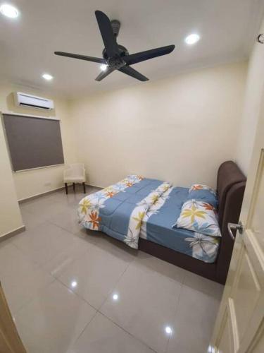a bedroom with a bed and a ceiling fan at PKA Residence at Taman Bentong Makmur in Bentong