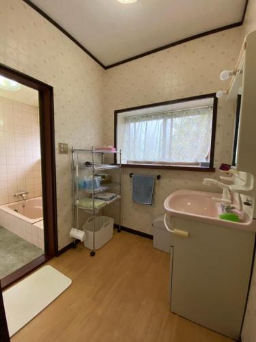 Un baño de ゲストハウス山吹