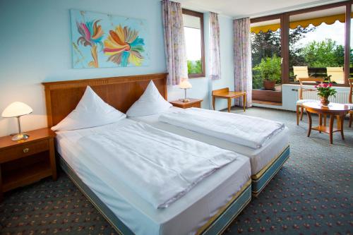 Ένα ή περισσότερα κρεβάτια σε δωμάτιο στο Parkhotel Maasberg GmbH