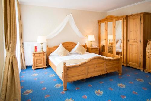 Ένα ή περισσότερα κρεβάτια σε δωμάτιο στο Parkhotel Maasberg GmbH