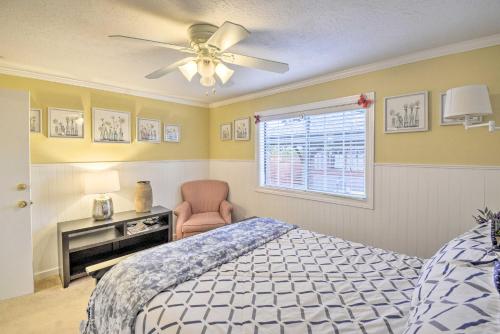 Ένα ή περισσότερα κρεβάτια σε δωμάτιο στο Spacious Home with Yard, 20 Miles to Olympic NP