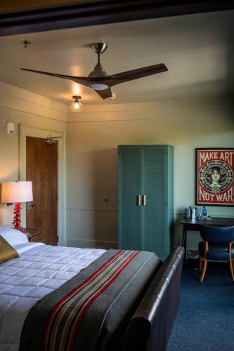 Katil atau katil-katil dalam bilik di Hotel Broad Ripple