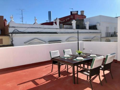 Balkón nebo terasa v ubytování GATU PREMIUM La Casa del Arco con wifi, aire acc, terraza ," Preferente mayores de 25 años y familias "
