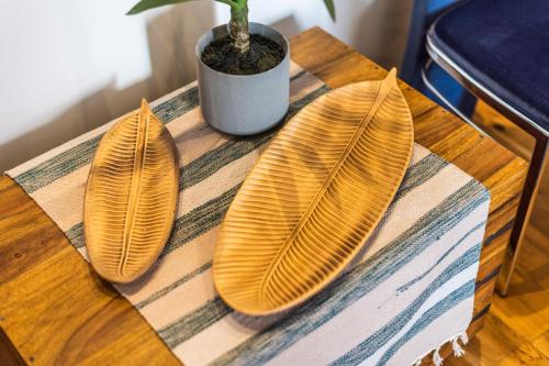 three wooden plates on a table with a plant at tuGuest Isabel la Catolica Apartment in Granada
