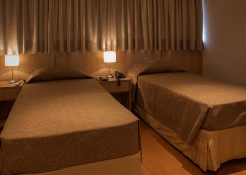 Hotel Ema Palace tesisinde bir odada yatak veya yataklar