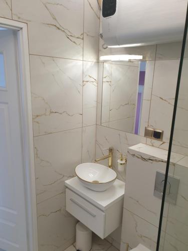 a white bathroom with a toilet and a sink at Apartament Centrum in Ustroń
