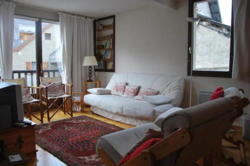 Posezení v ubytování Comfortable And Authentic Apt