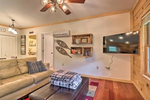 Riverfront Marshall Escape with Mountain Views! – Photos 3