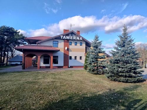 a building with a sign that reads tamarilla at Tawerna-Stawiska in Garbatka-Letnisko