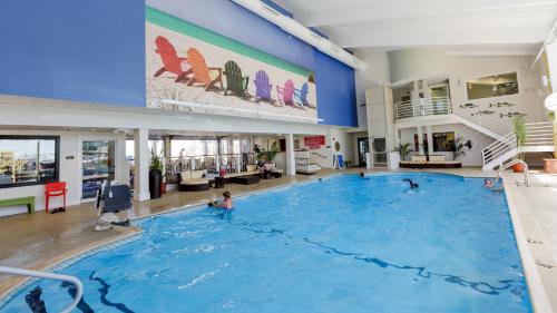 a swimming pool filled with people in a swimming pool at Sea Crest Beach Hotel in Falmouth