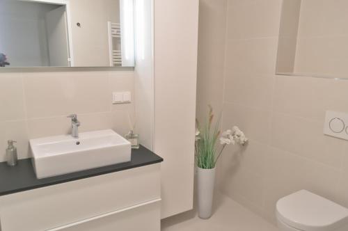 Koupelna v ubytování Triiiple Suites Level 22 mit Balkon und Tiefgarage