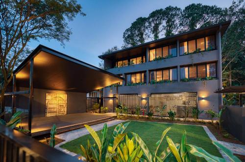 a house with a garden in front of it at HOLA Eumundi in Eumundi