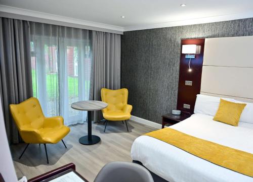 Ένα ή περισσότερα κρεβάτια σε δωμάτιο στο Best Western Premier Heronston Hotel & Spa