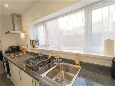 Dapur atau dapur kecil di Lower Ashby Apartments