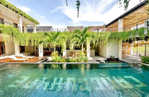 The swimming pool at or close to Canggu Hype