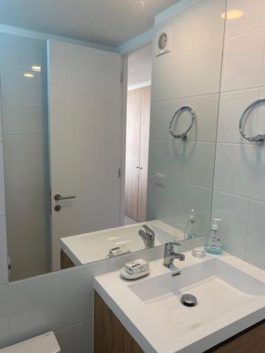 Koupelna v ubytování Condominio Papudo Laguna, Piscina, Laguna y Acceso Playa