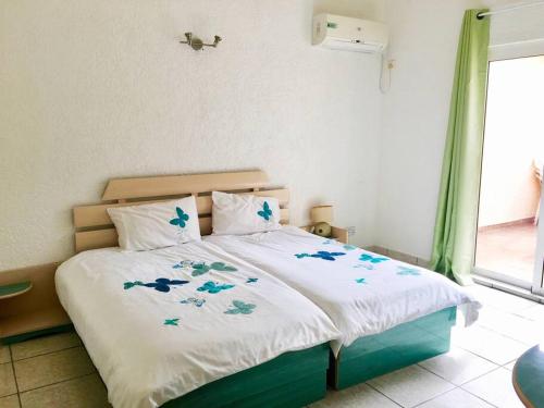 Ein Bett oder Betten in einem Zimmer der Unterkunft Apt Terrasse Bord de Mer & piscine / Flic en Flac